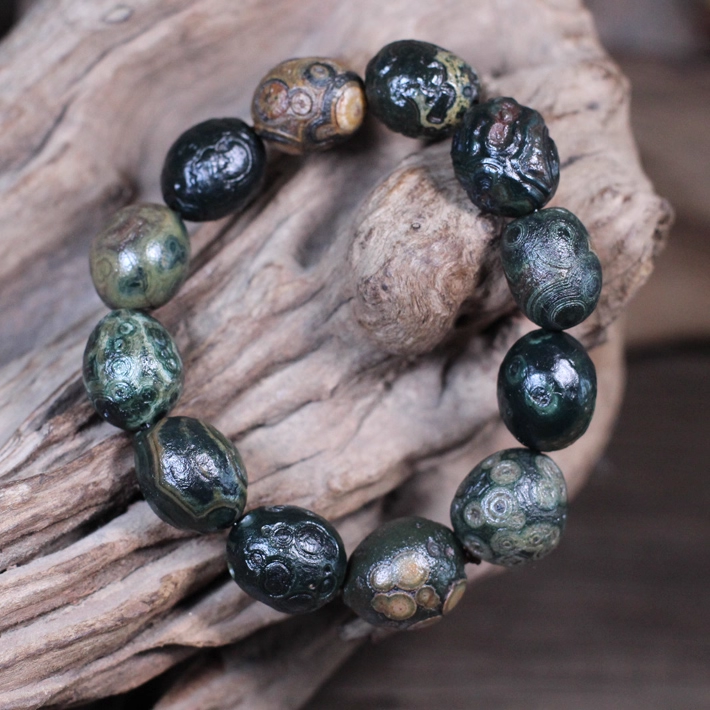 Collector's grade early pure natural surface green-eye raw stone bracelet